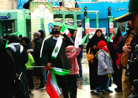 شور و اشتیاق در کودکان مشهدی برای راهپیمایی ۲۲ بهمن
