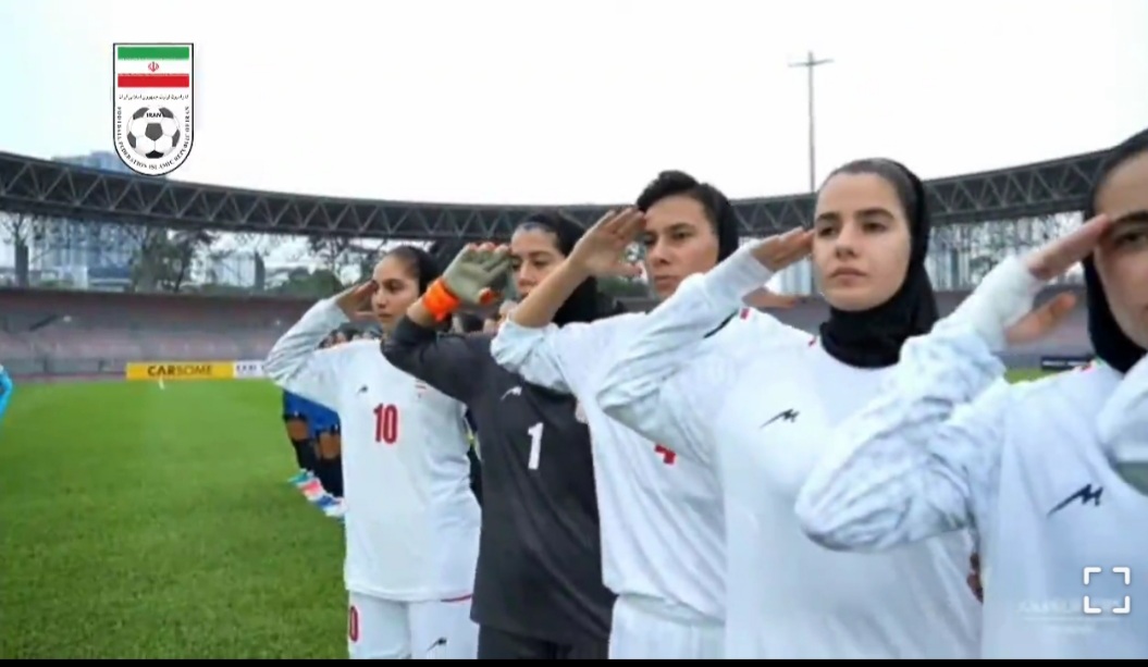 سلام نظامی دختران فوتبالیست