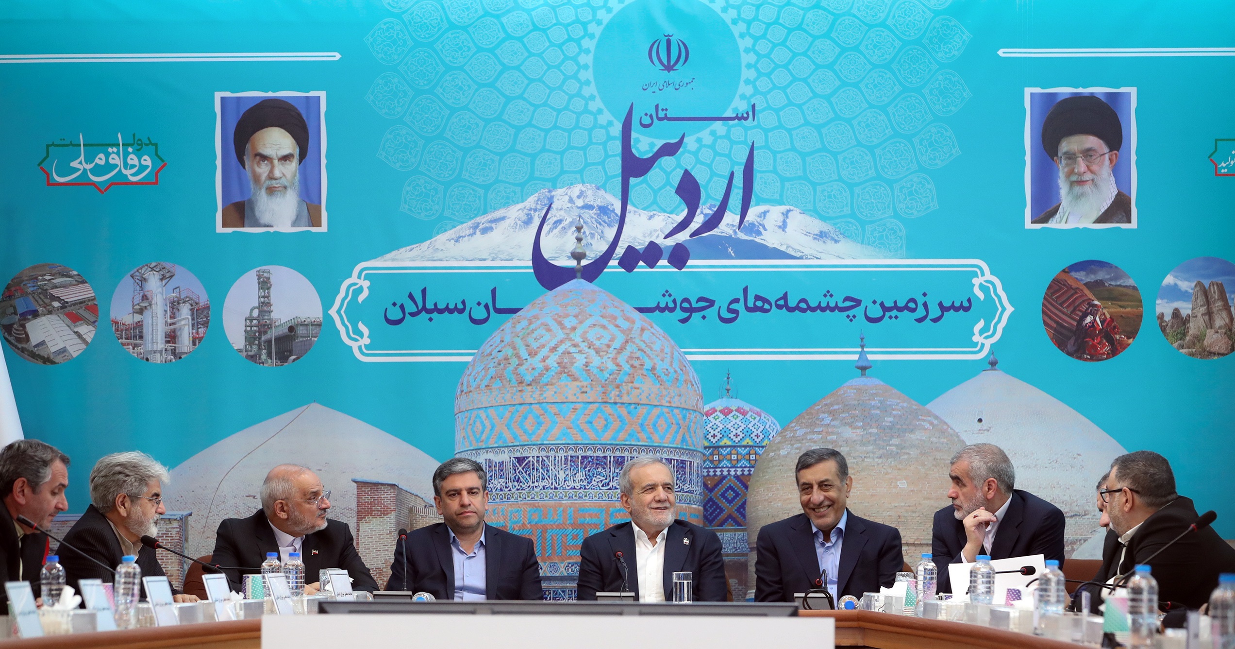نشست رئیس جمهور با فعالان فرهنگی و اجتماعی استان اردبیل