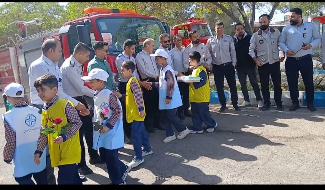 قهرمانان بی‌ادعا، در آغوش تقدیر؛ تربت‌جام به احترام آتش‌نشانان ایستاد