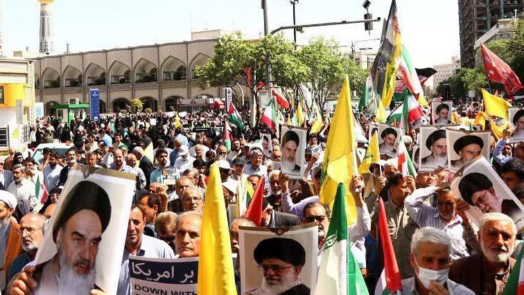 راهپیمایی ضدصهیونیستی مردم مشهد پس از اقامه نماز جمعه