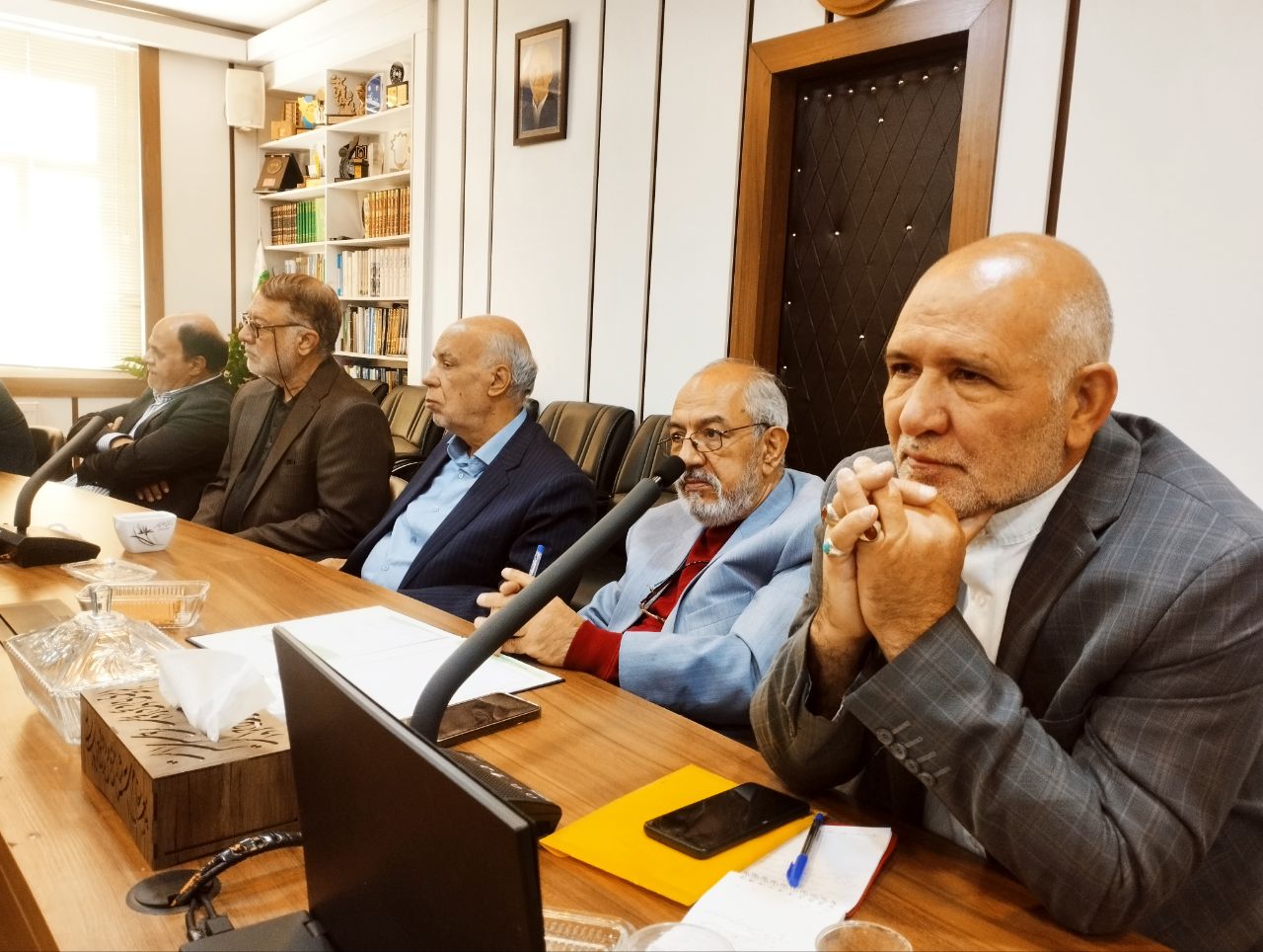 موافقت مجلس با تعویق ۶ ماهه موعد برگزاری انتخابات شوراهای شهر و روستا ... نمایندگان در جلسه علنی امروز مجلس شورای اسلامی، در جریان بررسی اصلاح موادی از قانون ... پایگاه خبری شورا تریبون