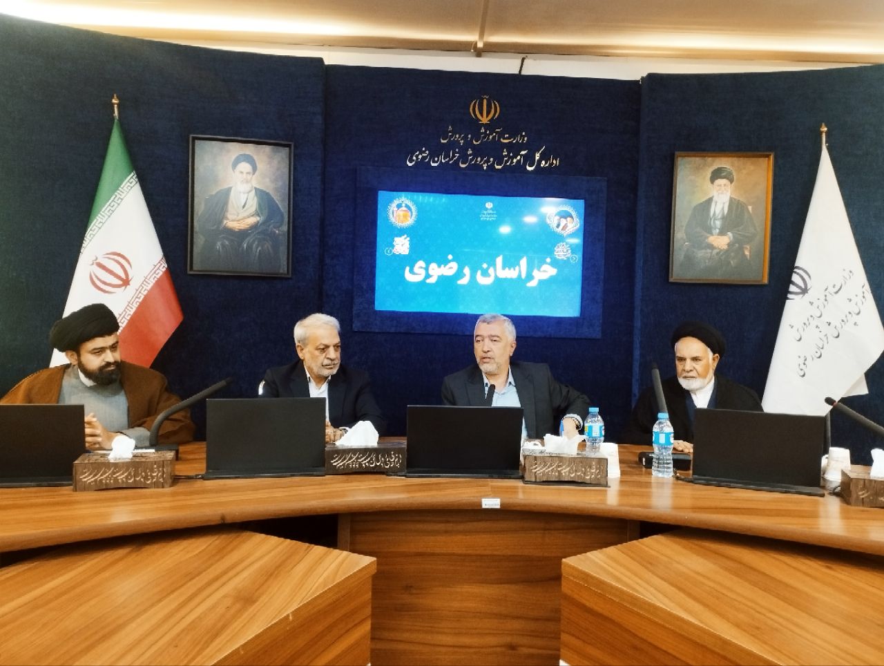 موافقت مجلس با تعویق ۶ ماهه موعد برگزاری انتخابات شوراهای شهر و روستا ... نمایندگان در جلسه علنی امروز مجلس شورای اسلامی، در جریان بررسی اصلاح موادی از قانون ... پایگاه خبری شورا تریبون