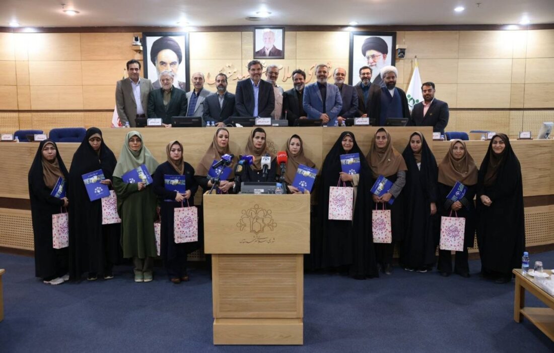 تقدیر از سفیران کتاب به مناسبت روز کتاب و کتابخوانی