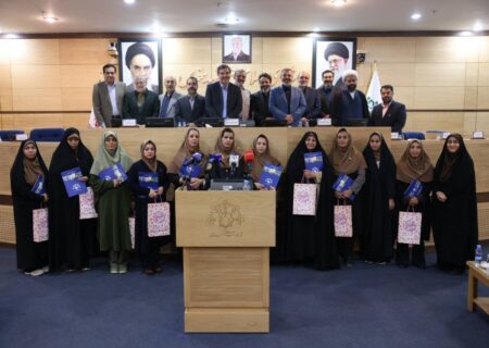 تقدیر از سفیران کتاب به مناسبت روز کتاب و کتابخوانی