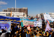 حضور دانش‌آموزان از سرتاسر مشهد مقدس برای شرکت در راهپیمایی ۱۳ آبان