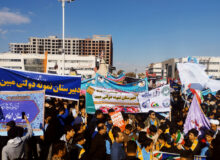 حضور دانش‌آموزان از سرتاسر مشهد مقدس برای شرکت در راهپیمایی ۱۳ آبان