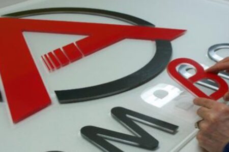 تابلو چلنیوم؛ انتخاب حرفه‌ای برای کسب‌وکارها