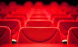 نیم‌بها شدن بلیت سینماهای مشهد و خراسان رضوی ویژه بانوان در روز مادر