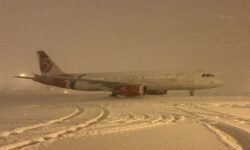 هشدار فرودگاه مشهد در روزهای برفی