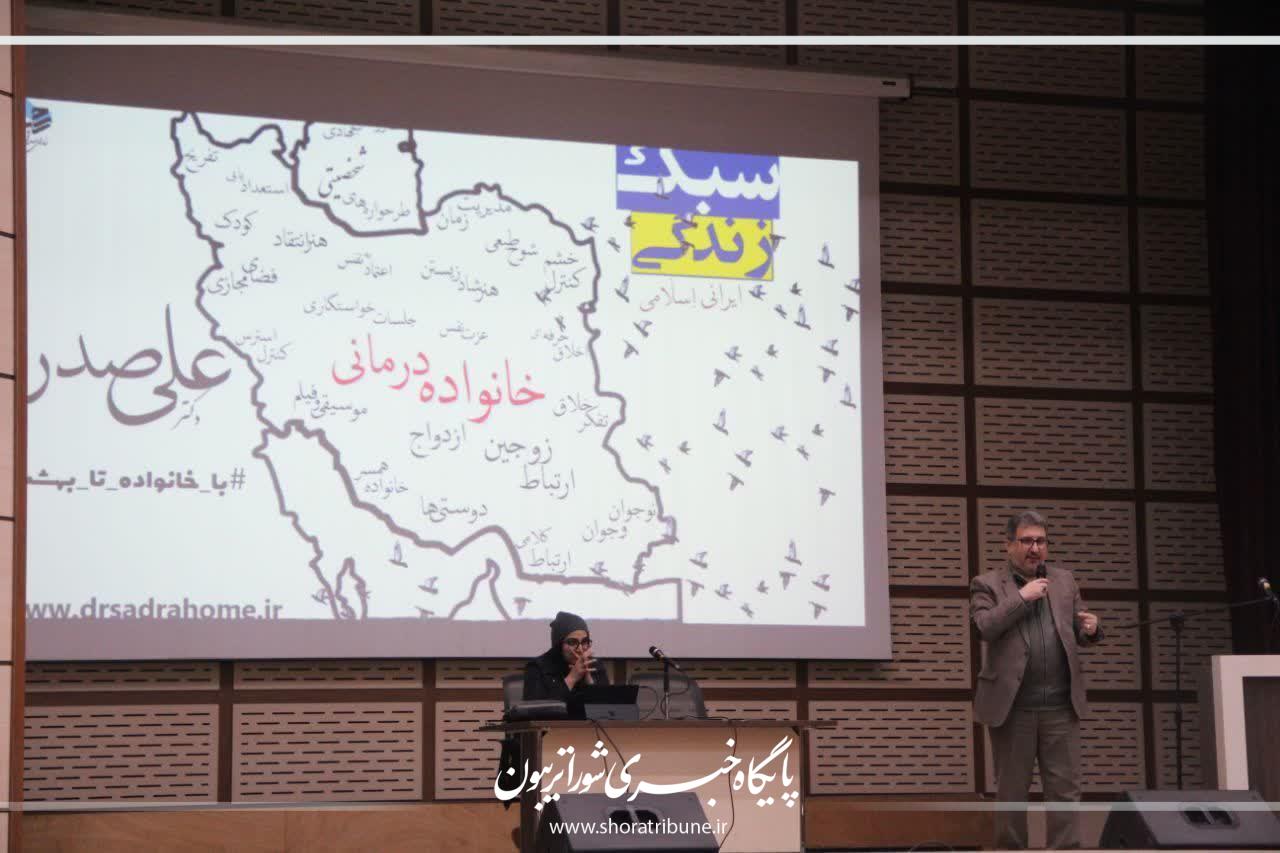 تجلیل از فعالان هفته پژوهش در همایش جهادگران علم و فناوری دانشگاه آزاد