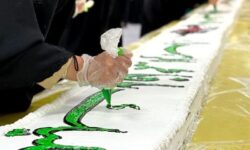 کیک ۶۰ متری در حرم مطهر رضوی به مناسبت میلاد حضرت فاطمه زهرا(س)