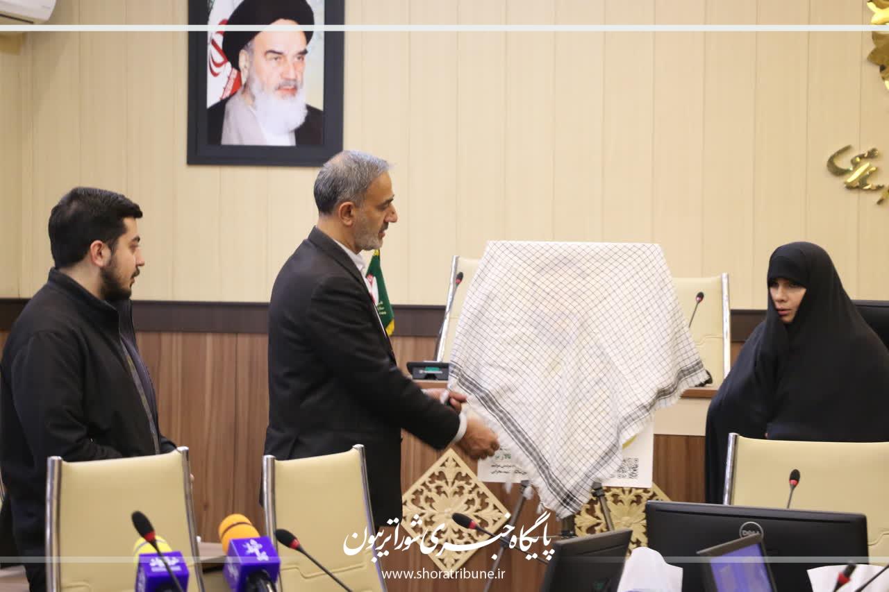 پوستر نهمین سالگرد شهید مدافع حرم حسین محرابی در جمع خبرنگاران رونمایی شد