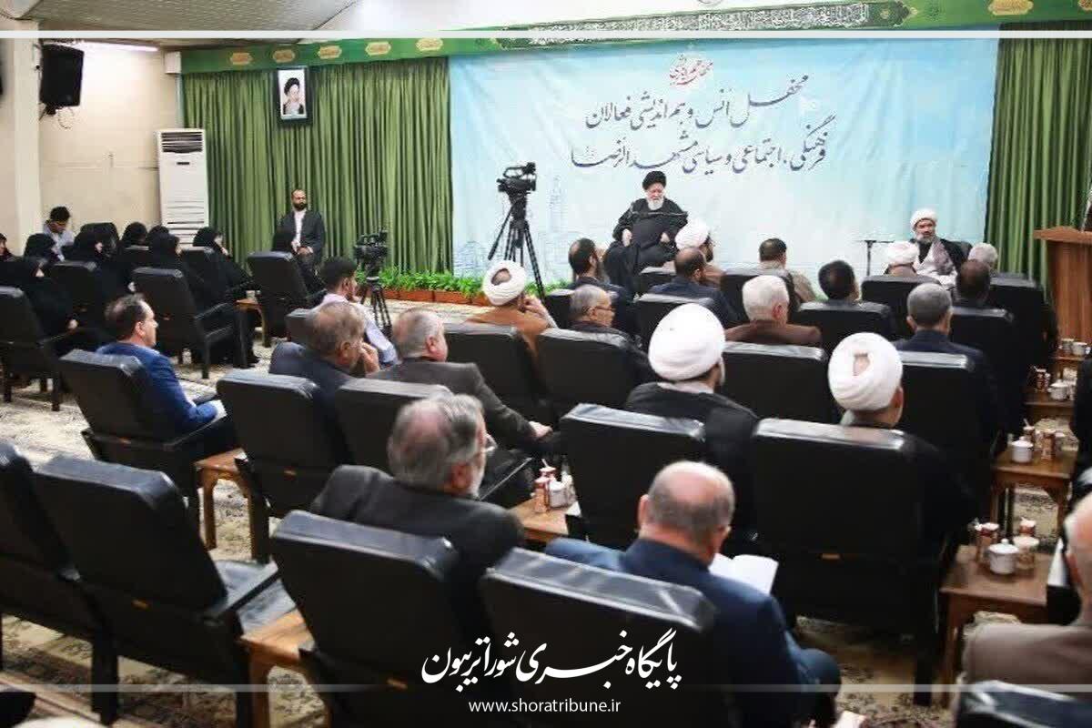 علمالهدی: نخبگان فرهنگی و سیاسی نباید منفعل باشند؛ بیتفاوتی خیانت به کشور است