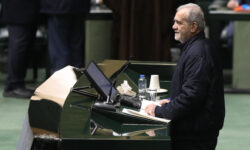 پزشکیان: حل معیشت مردم وظیفه دینی و حکومتی است