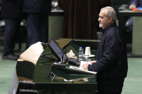 پزشکیان: حل معیشت مردم وظیفه دینی و حکومتی است