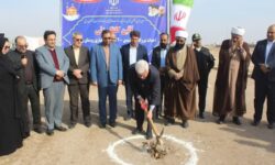 آیین کلنگ زنی سومین نیروگاه خورشیدی روستایی در شهرستان فیروزه