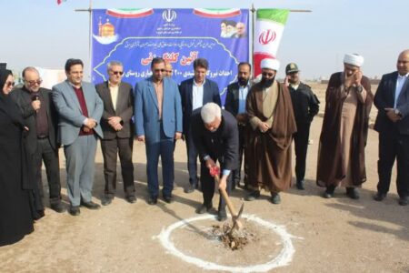 آیین کلنگ زنی سومین نیروگاه خورشیدی روستایی در شهرستان فیروزه