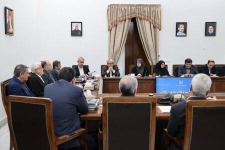 عارف: دولت فتنه‌ها را خنثی کرد/ تأمین معیشت مردم اولویت اصلی است