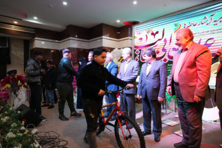 جشن بزرگ اکرام یتیمان توسط بنیاد آبشار عاطفه ها همزمان با میلاد حضرت علی(ع) برگزار شد